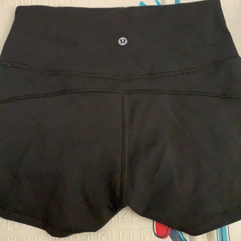 Lululemon in movement booty shorts size 6.